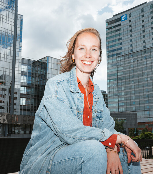 Van voor de klas naar achter het scherm